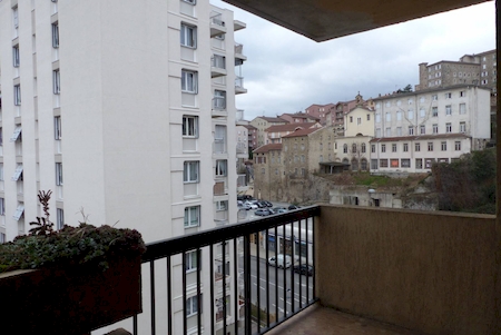 terrasse couverte avec vue sur la ville