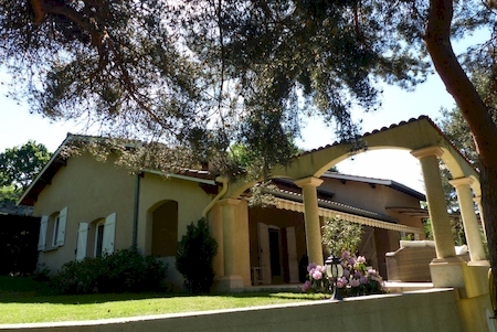 façade Sud de la maison façade soleil levant MAISON BOURG ARGENTAL maison annonay de plain pied maison davézieux investissement locatif eurosud immo annonay immobilier agence reynaud abtat immobilier régie goudard patot maison avec piscine cusine us
