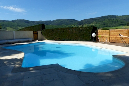 piscine bien ensoleillée jolie vue façade soleil levant MAISON BOURG ARGENTAL maison annonay de plain pied maison davézieux investissement locatif eurosud immo annonay immobilier agence reynaud abtat immobilier régie goudard patot maison avec piscine