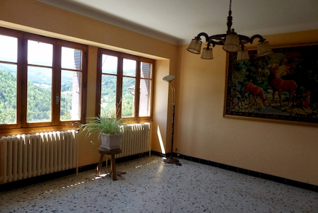 BATISSE EN PIERRE SATILLIEU IDEAL POUR UN GITE