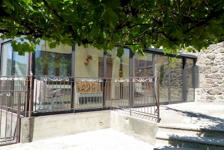 BATISSE EN PIERRE SATILLIEU IDEAL POUR UN GITE
