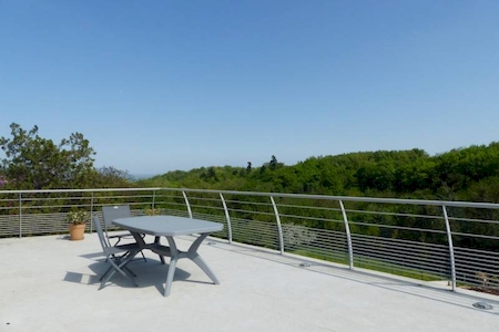 Propriété en pierre proche A7 avec piscine sur plus d'un hectare de terrain