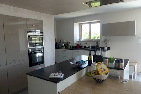 Propriété en pierre proche A7 avec piscine sur plus d'un hectare de terrain