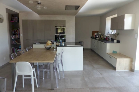 Propriété en pierre proche A7 avec piscine sur plus d'un hectare de terrain