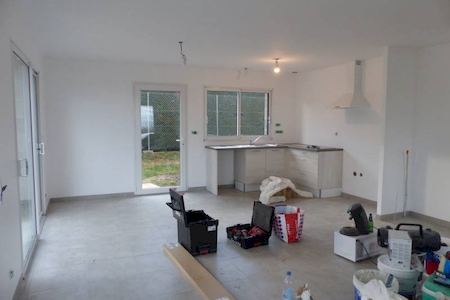 Villa récente de plain-pied - FELINES