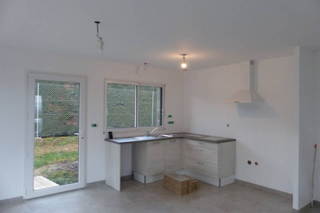 Villa récente de plain-pied - FELINES