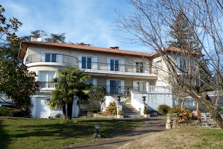 Maison d'architecte 10 ROIFFIEUX 4 729 m² de terrain avec piscine