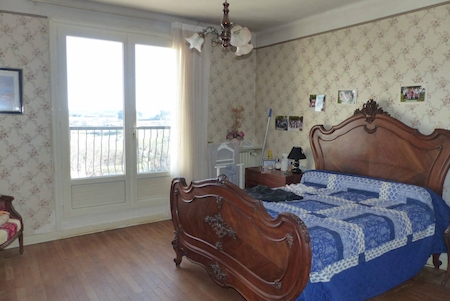 Maison d'architecte 10 ROIFFIEUX 4 729 m² de terrain avec piscine