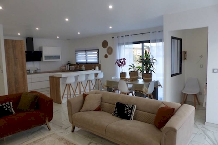 MAISON A VENDRE 3 CHAMBRES PROCHE ECOLES A DAVEZIEUX