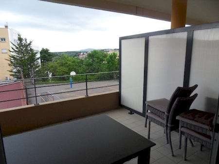 Location Appartement ANNONAY séjour avec accès sur une terrasse bien exposée offrant une vue dégagée