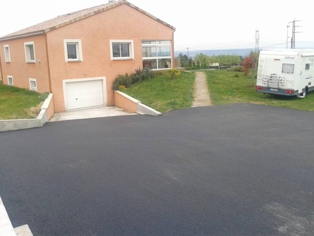 Villa récente - FELINES