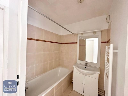 Appartement rénové T3 de 64m² avec balcon et parking - ANNONAY