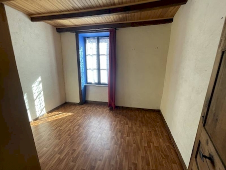 MAISON DE VILLAGE - LOCAL COMMERCIAL A LALOUVESC