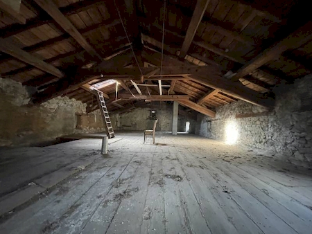 Bâtiment à réhabiliter 300m² à SAINT JULIEN VOCANCE