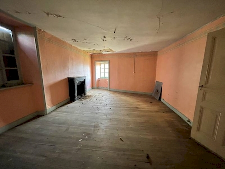 Bâtiment à réhabiliter 300m² à SAINT JULIEN VOCANCE