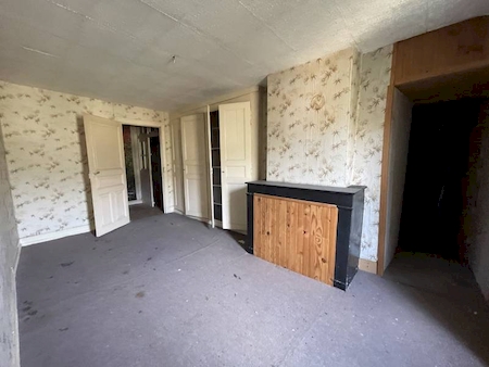 Bâtiment à réhabiliter 300m² à SAINT JULIEN VOCANCE