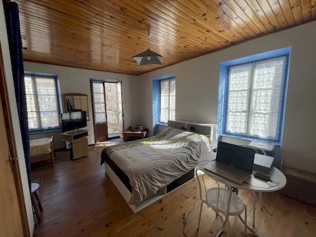 MAISON DE VILLAGE - LOCAL COMMERCIAL A LALOUVESC