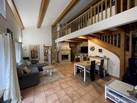 MAISON DE HAMEAU MITOYENNE EN PIERRE
