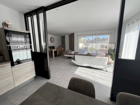 Maison de 2021 de plain-pied avec 3 chambres et garage double à DAVEZIEUX