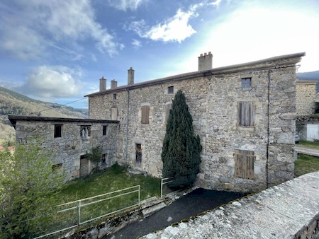 Bâtiment à réhabiliter 300m² à SAINT JULIEN VOCANCE