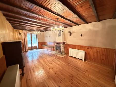 Ancienne ferme à réhabiliter sur la commune de Vanosc plus d'1,5 hectare de terrain