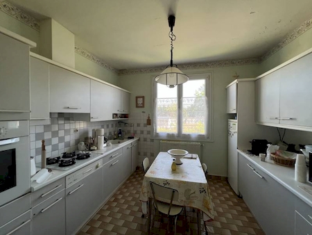 MAISON FAMILLIALE A DAVEZIEUX SUR 800M² DE TERRAIN