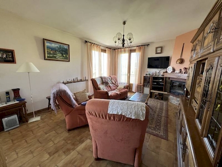 MAISON FAMILLIALE A DAVEZIEUX SUR 800M² DE TERRAIN