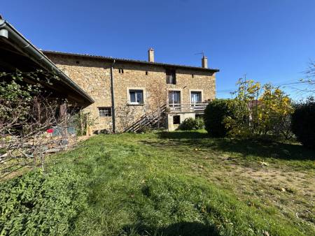 Propriété en pierre avec potentiel de rénovation à ROIFFIEUX