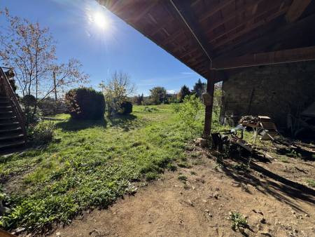 Propriété en pierre avec potentiel de rénovation à ROIFFIEUX