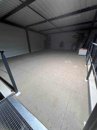Local Commercial 600m² à DAVEZIEUX