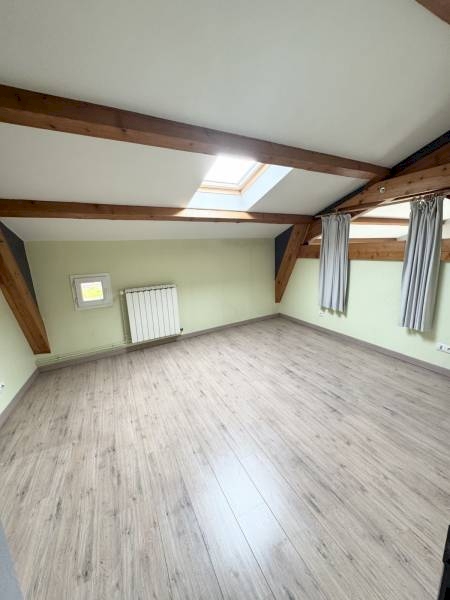 Maison en pierre avec terrain de 1126m² à Peaugres