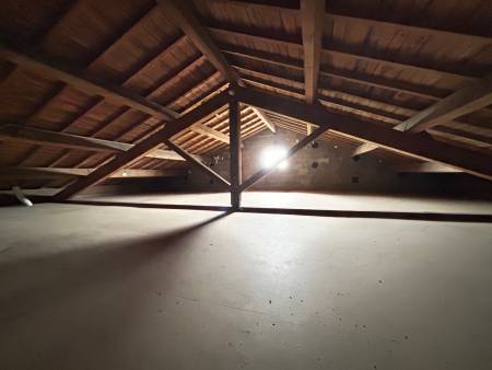 Maison sur sous sol avec garage double et terrain