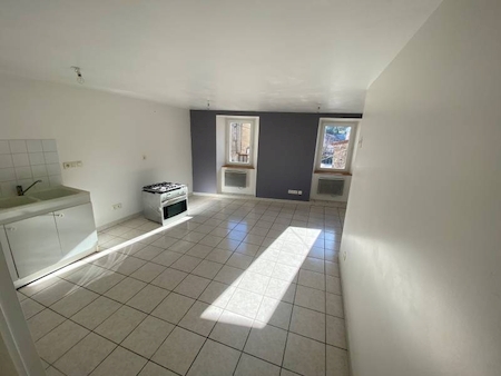 A LOUER STUDIO A SATILLIEU