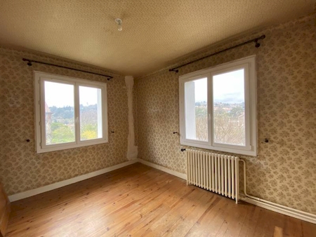 ANNONAY -  QUARTIER FONTANES - MAISON 6 CHAMBRES AVEC TERRAIN