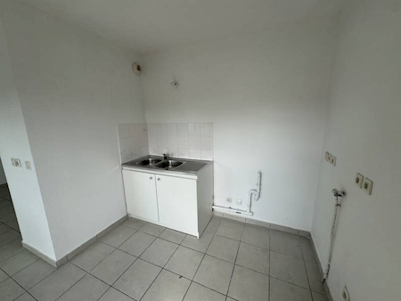 Appartement T4 de 80m² au dernier étage à Meyzieu, avec garage et balcon