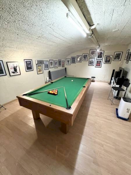 Maison 7 pièces 200m² avec piscine et dépendances à CHAMPAGNE