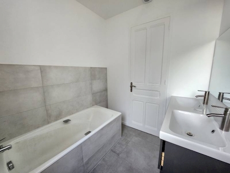 Appartement T4 - 89.98m² - totalement rénové avec terrasse - ANNONAY