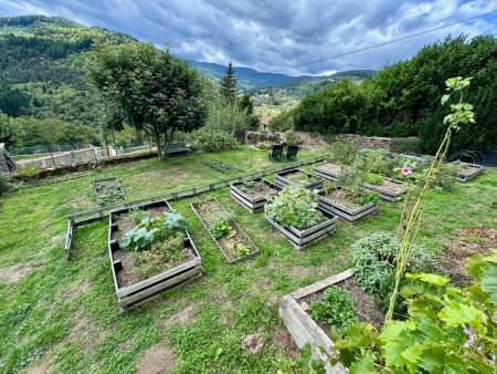 Au cœur de l’Ardèche Verte – Authentique maison en pierre avec dépendances et vue panoramique
