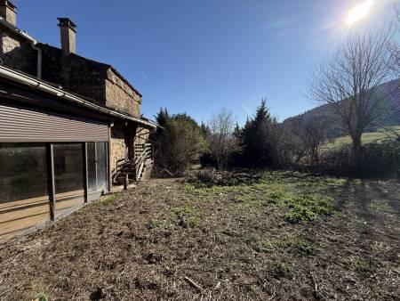 Ancienne ferme à réhabiliter sur la commune de Vanosc plus d'1,5 hectare de terrain