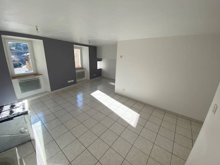 A LOUER STUDIO A SATILLIEU