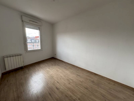 Appartement T4 de 80m² au dernier étage à Meyzieu, avec garage et balcon