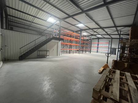 Local Commercial 600m² à DAVEZIEUX