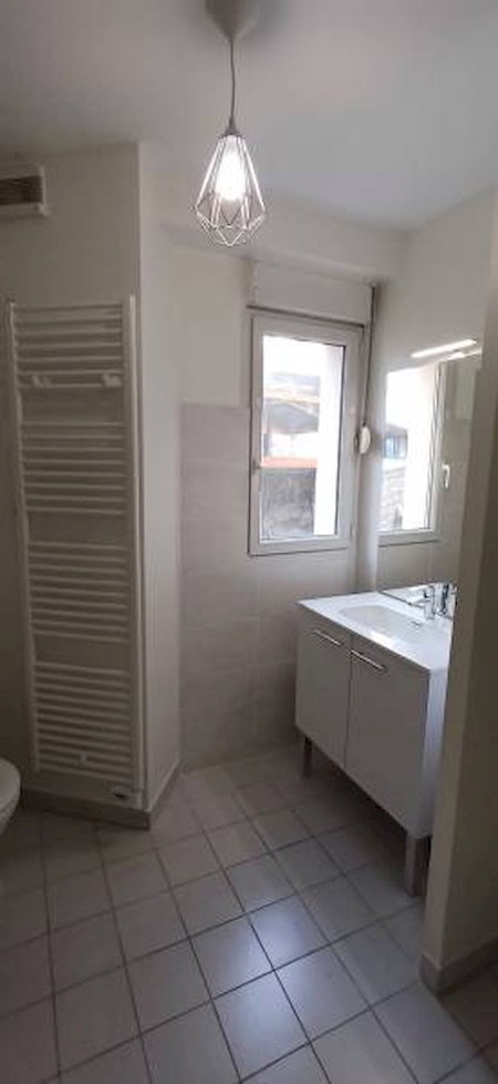 Appartement T2 meublé à Annonay avec un garage - centre ville