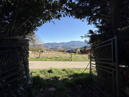 Ancienne ferme à réhabiliter sur la commune de Vanosc plus d'1,5 hectare de terrain
