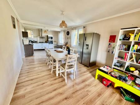 À vendre – Maison 205 m² à Annonay, proche écoles et commerces