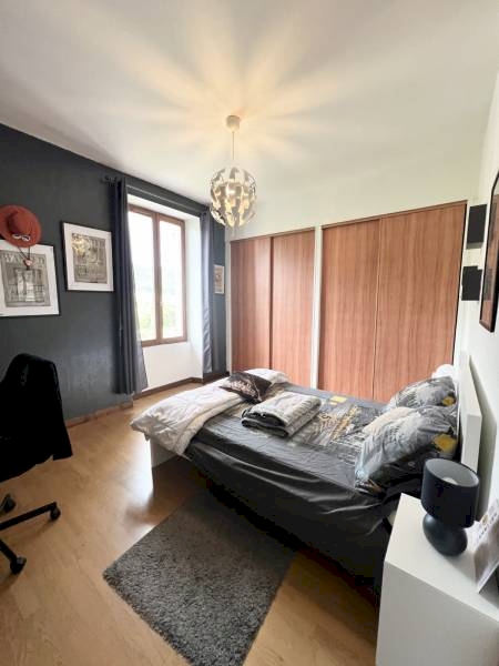 Maison 7 pièces 200m² avec piscine et dépendances à CHAMPAGNE