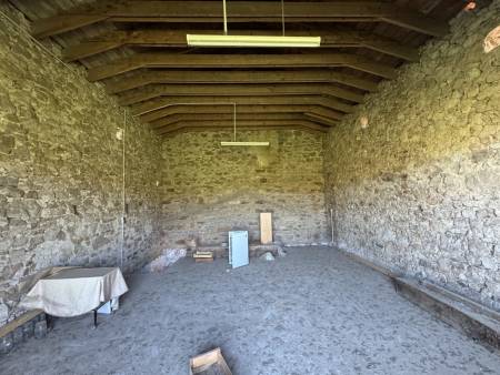 Propriété en pierre avec potentiel de rénovation à ROIFFIEUX