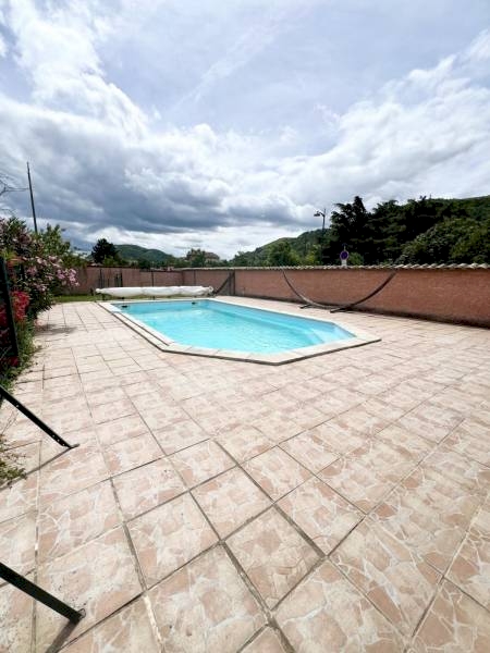 Maison 7 pièces 200m² avec piscine et dépendances à CHAMPAGNE