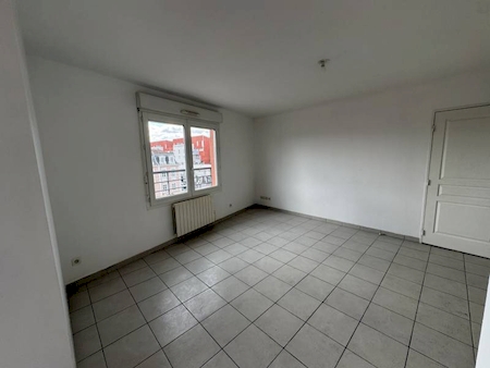 Appartement T4 de 80m² au dernier étage à Meyzieu, avec garage et balcon