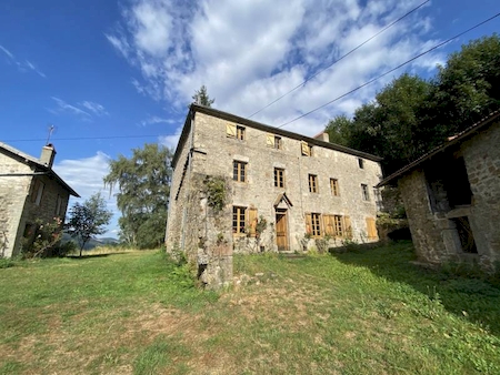 Ensemble immobilier avec deux habitations sur terrain de 7201m²